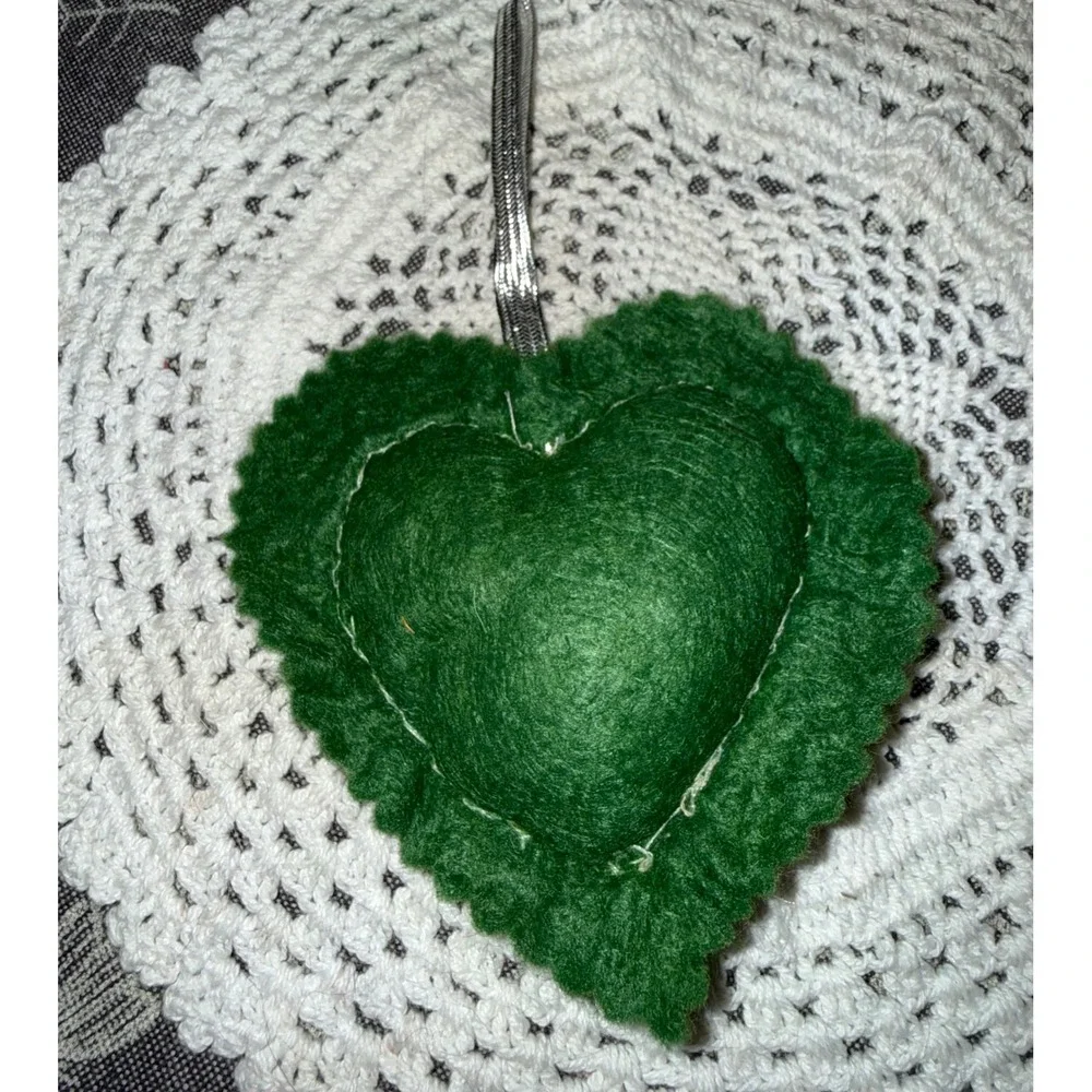 Vintage Handmade Embroidered Felt Heart Ornament Floral‎ Folk Art Green White